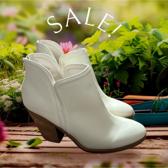 Joie cream ankle boots Size 8.5
Worn once - Picture 1 of 9
